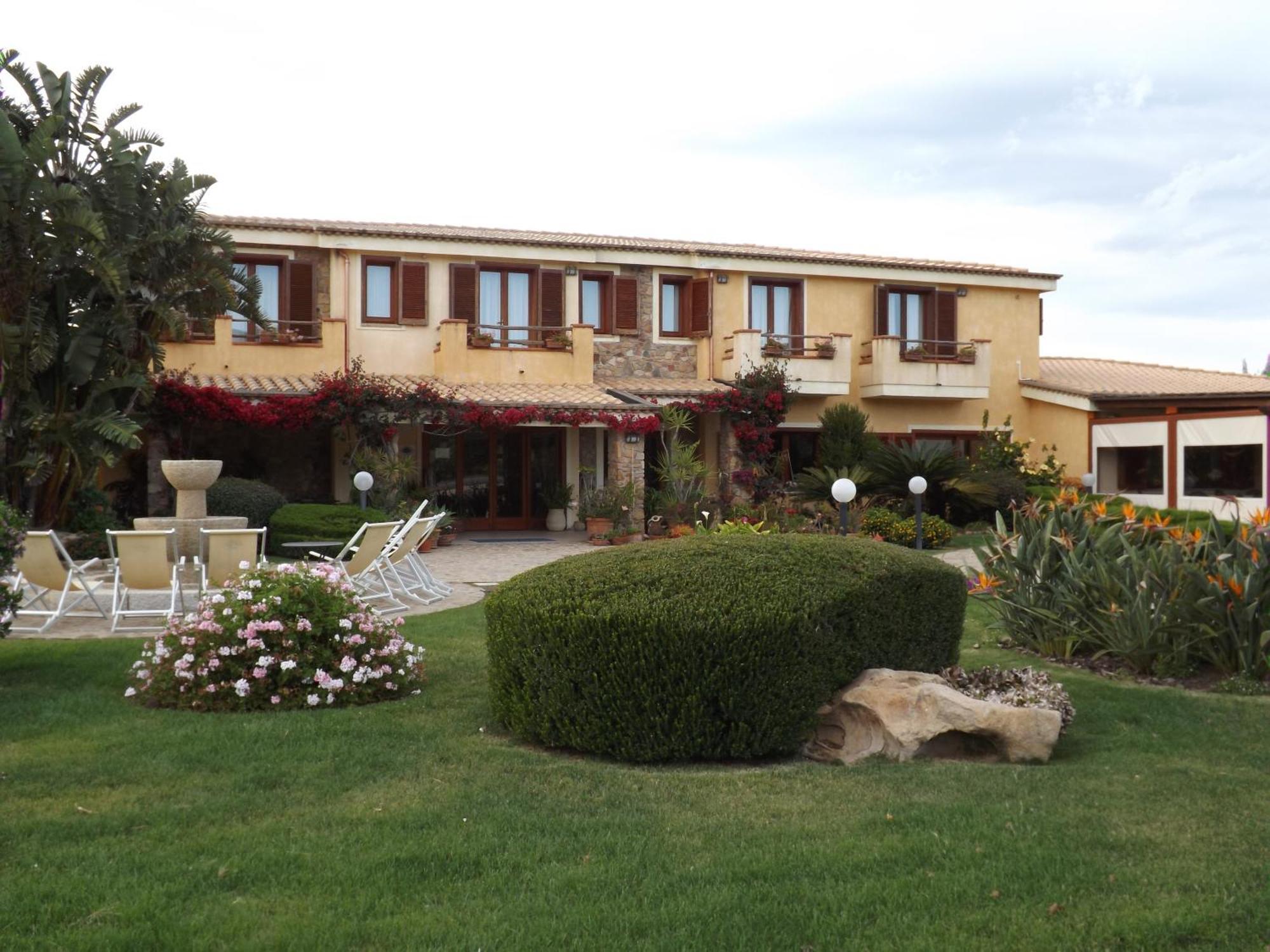 Le Anfore Hotel Villasimius Exterior foto