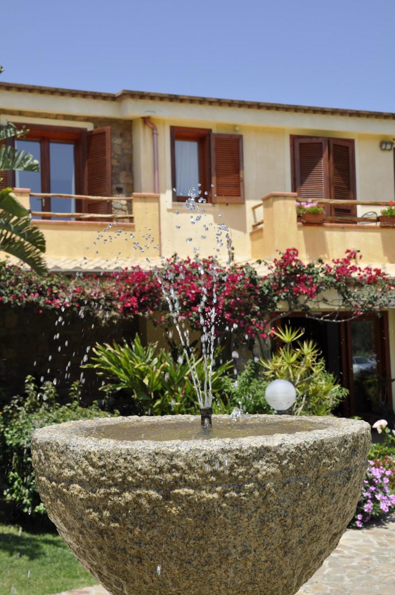 Le Anfore Hotel Villasimius Exterior foto