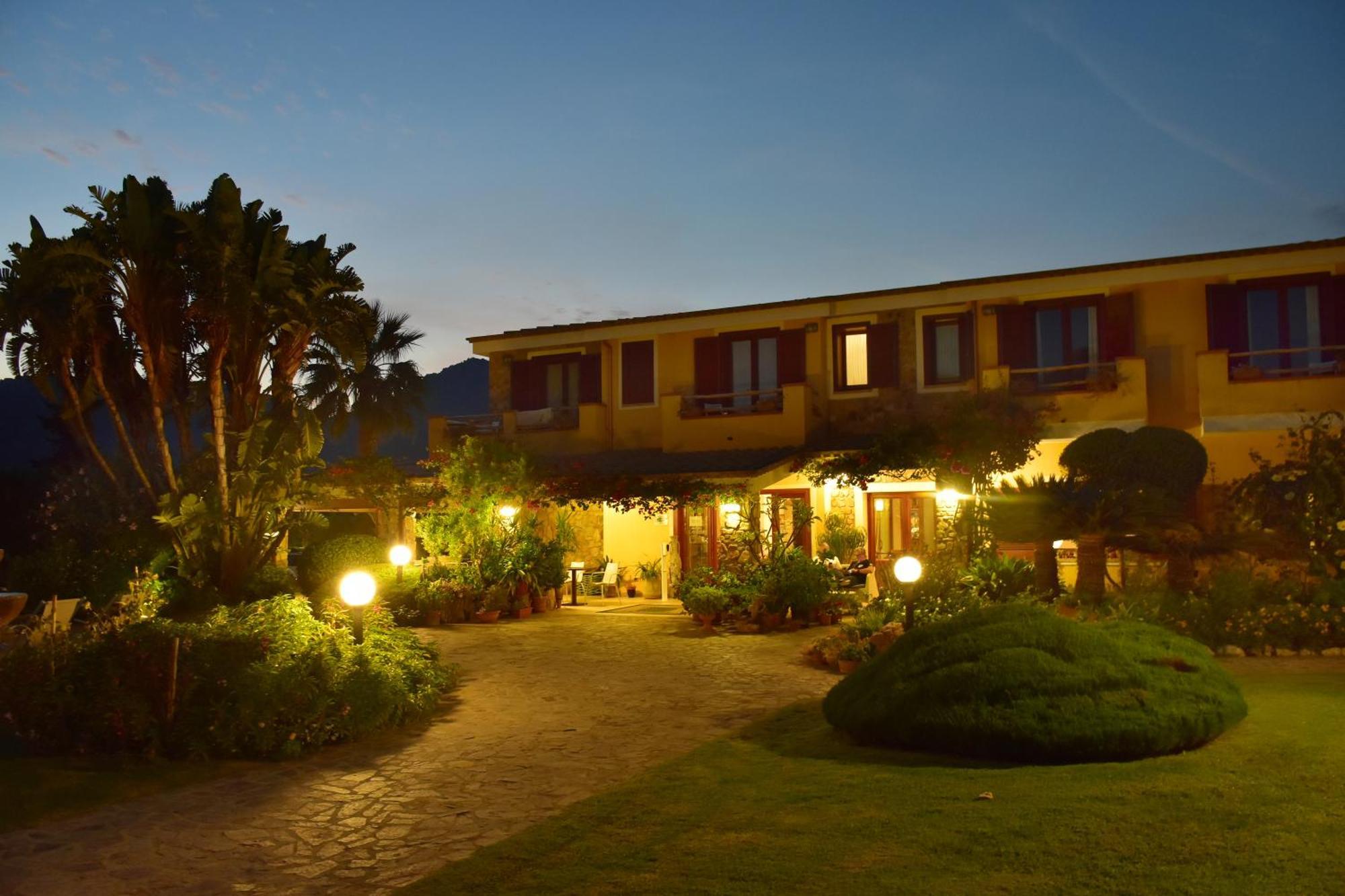 Le Anfore Hotel Villasimius Exterior foto