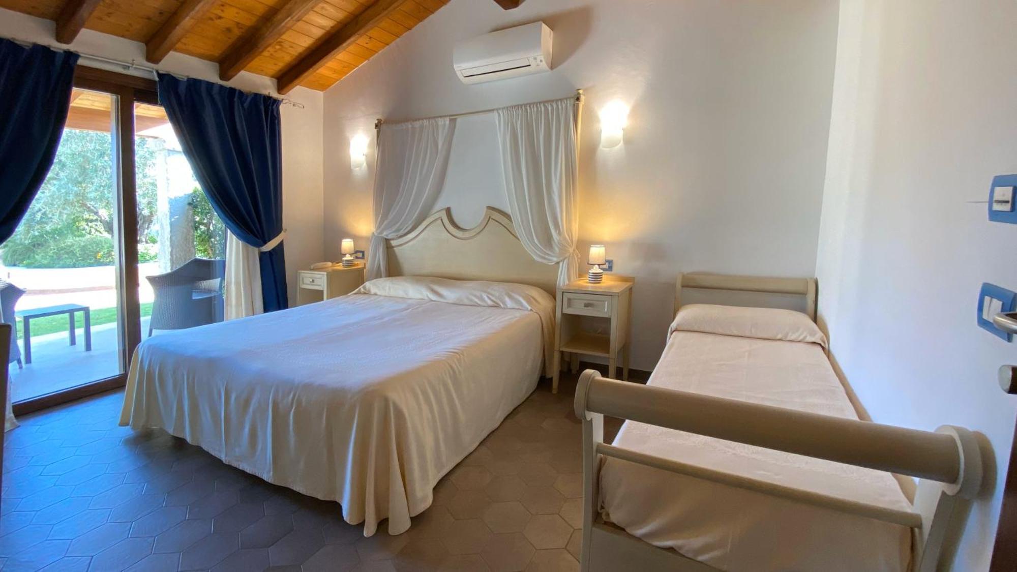 Le Anfore Hotel Villasimius Exterior foto