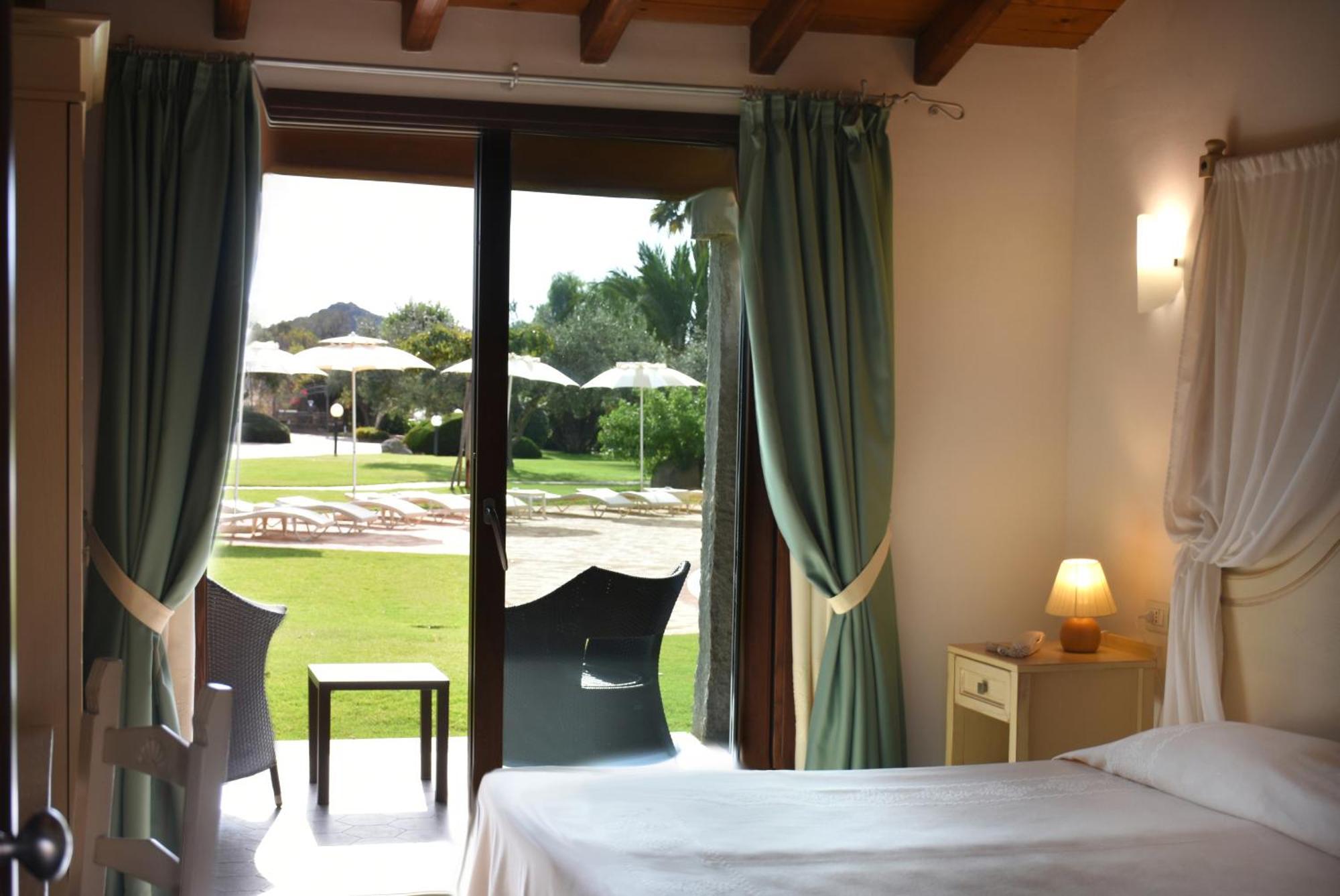 Le Anfore Hotel Villasimius Exterior foto