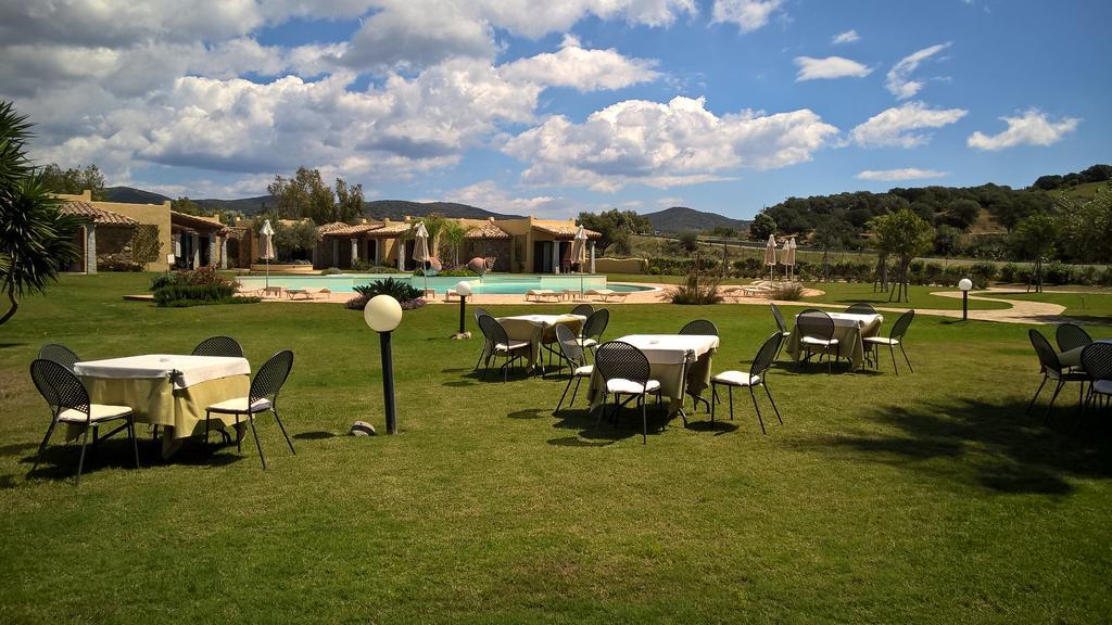Le Anfore Hotel Villasimius Exterior foto